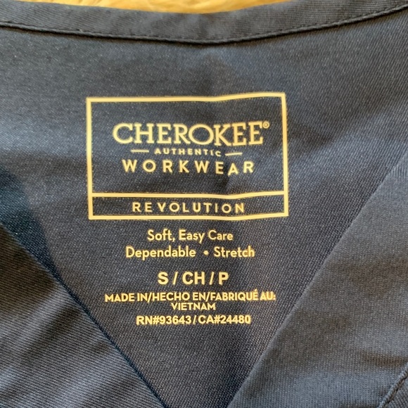 Cherokee scrub top - Picture 2 of 7